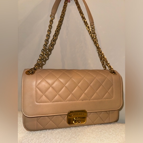 Chancel chic with me (authentic!!) - Picture 4 of 12